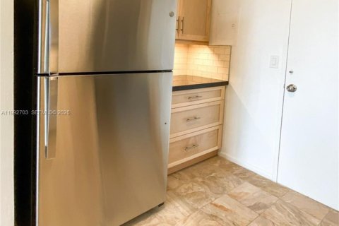 Condo in Bay Harbor Islands, Florida, 1 bedroom  № 2055791 - photo 10