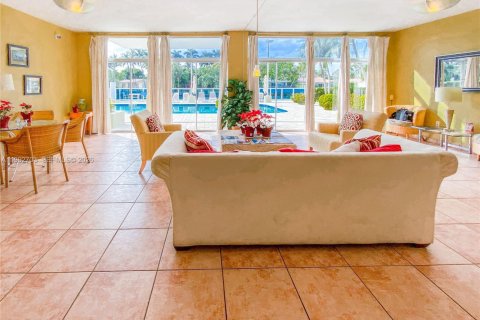 Condo in Bay Harbor Islands, Florida, 1 bedroom  № 2055791 - photo 27