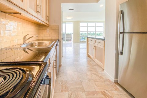 Condo in Bay Harbor Islands, Florida, 1 bedroom  № 2055791 - photo 8