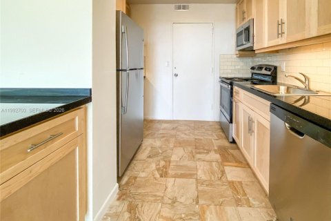 Condo in Bay Harbor Islands, Florida, 1 bedroom  № 2055791 - photo 9