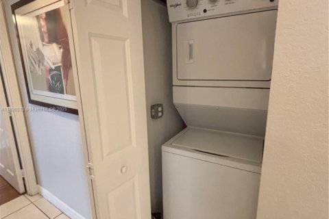 Condominio en venta en Miami, Florida, 2 dormitorios, 106.09 m2 № 1948559 - foto 25