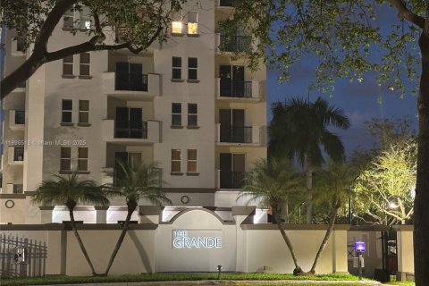 Condominio en venta en Miami, Florida, 2 dormitorios, 106.09 m2 № 1948559 - foto 2