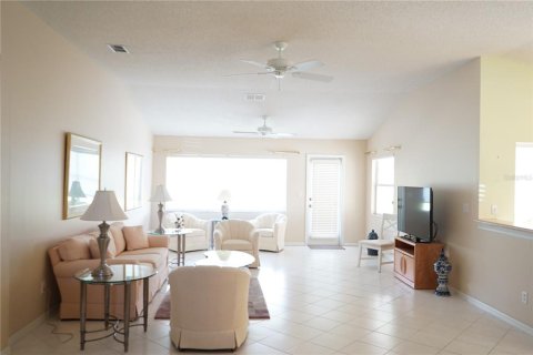 Condo in Sun City Center, Florida, 2 bedrooms  № 1751284 - photo 8