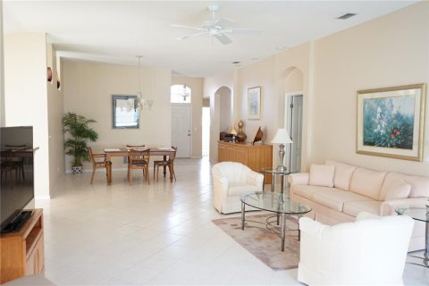 Condo in Sun City Center, Florida, 2 bedrooms  № 1751284 - photo 11