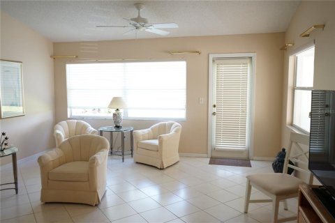 Condo in Sun City Center, Florida, 2 bedrooms  № 1751284 - photo 10