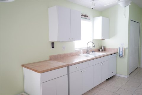 Condo in Sun City Center, Florida, 2 bedrooms  № 1751284 - photo 13