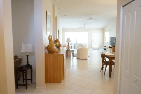 Condo in Sun City Center, Florida, 2 bedrooms  № 1751284 - photo 4