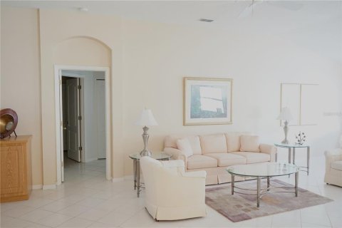 Condo in Sun City Center, Florida, 2 bedrooms  № 1751284 - photo 9