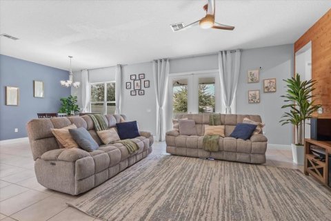 House in Winter Garden, Florida 4 bedrooms, 272.67 sq.m. № 2157509 - photo 15