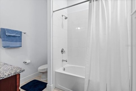 House in Winter Garden, Florida 4 bedrooms, 272.67 sq.m. № 2157509 - photo 11