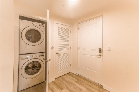 Apartment in Sunrise, Florida 2 bedrooms, 105.07 sq.m. № 2399939 - photo 3