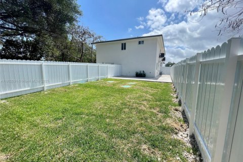 Townhouse in Miami, Florida 3 bedrooms, 167.22 sq.m. № 1953524 - photo 16