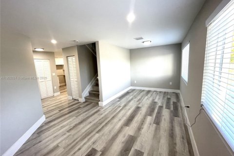 Townhouse in Miami, Florida 3 bedrooms, 167.22 sq.m. № 1953524 - photo 3