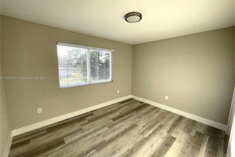 Townhouse in Miami, Florida 3 bedrooms, 167.22 sq.m. № 1953524 - photo 14