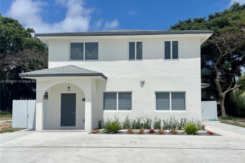 Townhouse in Miami, Florida 3 bedrooms, 167.22 sq.m. № 1953524 - photo 1