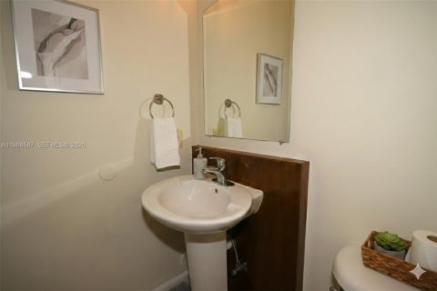 Adosado en alquiler en Miami, Florida, 3 dormitorios, 204.38 m2 № 2031691 - foto 23