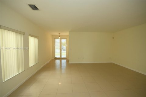 Adosado en alquiler en Miami, Florida, 3 dormitorios, 204.38 m2 № 2031691 - foto 29