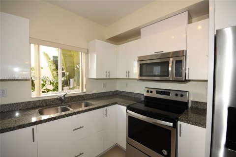 Adosado en alquiler en Miami, Florida, 3 dormitorios, 204.38 m2 № 2031691 - foto 20