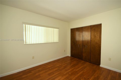 Adosado en alquiler en Miami, Florida, 3 dormitorios, 204.38 m2 № 2031691 - foto 16