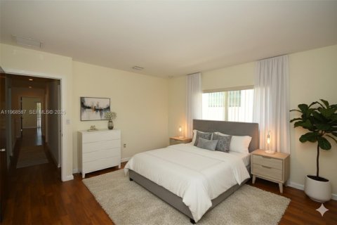 Adosado en alquiler en Miami, Florida, 3 dormitorios, 204.38 m2 № 2031691 - foto 13