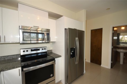 Adosado en alquiler en Miami, Florida, 3 dormitorios, 204.38 m2 № 2031691 - foto 22