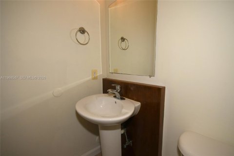 Adosado en alquiler en Miami, Florida, 3 dormitorios, 204.38 m2 № 2031691 - foto 24