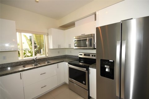 Adosado en alquiler en Miami, Florida, 3 dormitorios, 204.38 m2 № 2031691 - foto 19