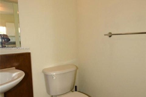 Adosado en alquiler en Miami, Florida, 3 dormitorios, 204.38 m2 № 2031691 - foto 26