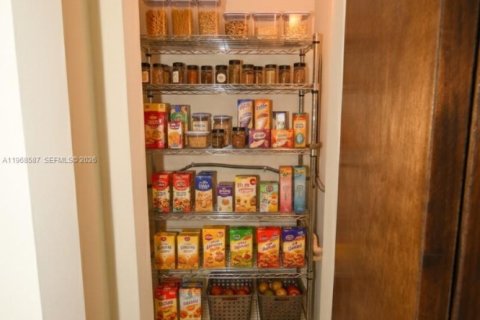 Adosado en alquiler en Miami, Florida, 3 dormitorios, 204.38 m2 № 2031691 - foto 21