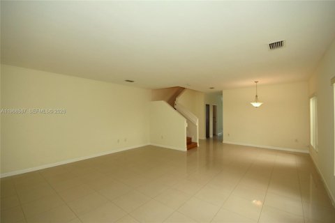 Adosado en alquiler en Miami, Florida, 3 dormitorios, 204.38 m2 № 2031691 - foto 3