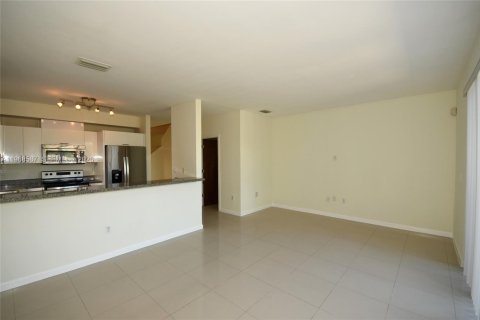 Adosado en alquiler en Miami, Florida, 3 dormitorios, 204.38 m2 № 2031691 - foto 6