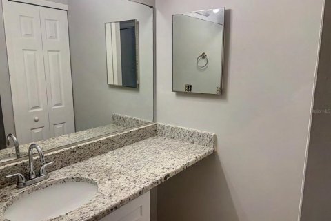 Townhouse in Orlando, Florida 2 bedrooms, 100.98 sq.m. № 2097947 - photo 9