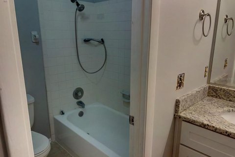 Townhouse in Orlando, Florida 2 bedrooms, 100.98 sq.m. № 2097947 - photo 10