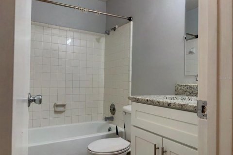 Townhouse in Orlando, Florida 2 bedrooms, 100.98 sq.m. № 2097947 - photo 14