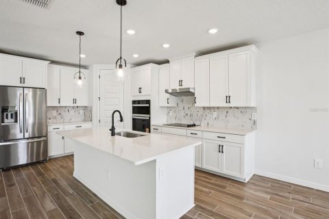 Casa en venta en Zephyrhills, Florida, 4 dormitorios, 230.96 m2 № 2383746 - foto 3