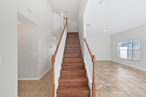 House in Gibsonton, Florida 6 bedrooms, 286.14 sq.m. № 2423682 - photo 6