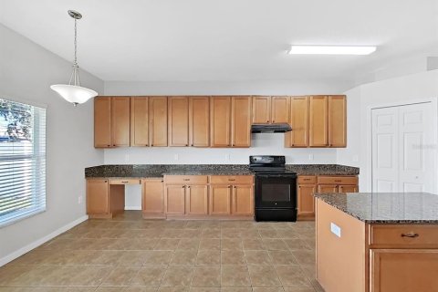 House in Gibsonton, Florida 6 bedrooms, 286.14 sq.m. № 2423682 - photo 13
