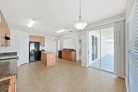 House in Gibsonton, Florida 6 bedrooms, 286.14 sq.m. № 2423682 - photo 15