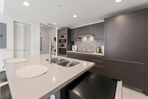 Condo in Doral, Florida, 1 bedroom  № 1864514 - photo 9
