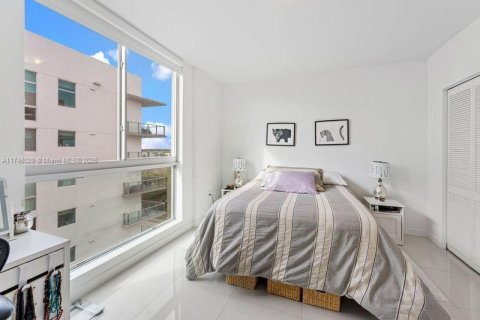Condo in Doral, Florida, 1 bedroom  № 1864514 - photo 17