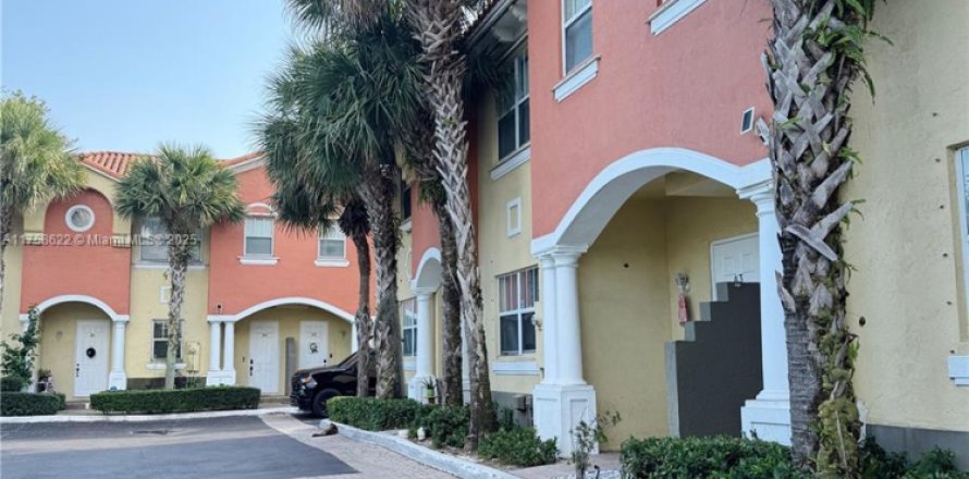 Touwnhouse à Hollywood, Floride 3 chambres, 144.56 m2 № 1864944