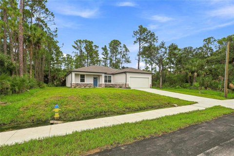 House in North Port, Florida 4 bedrooms, 168.15 sq.m. № 2317437 - photo 5