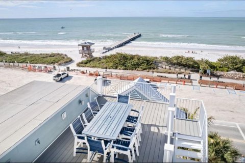 Villa ou maison à vendre à Bradenton Beach, Floride: 6 chambres, 280.38 m2 № 2094610 - photo 3