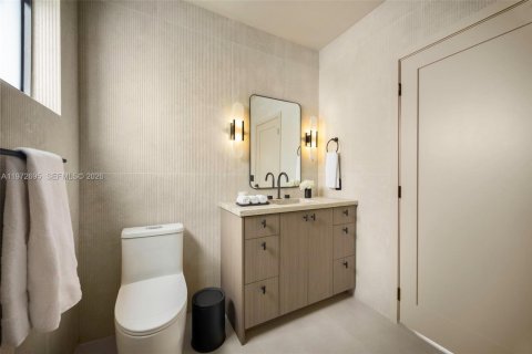 House in Miami, Florida 3 bedrooms, 249.81 sq.m. № 2248018 - photo 19
