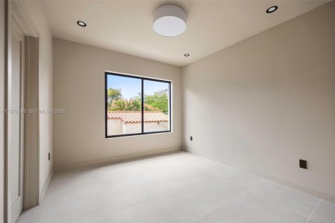 House in Miami, Florida 3 bedrooms, 249.81 sq.m. № 2248018 - photo 27