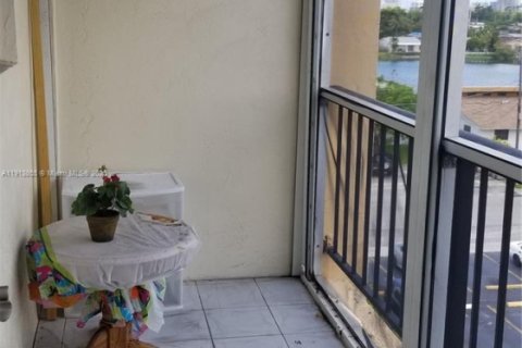 Copropriété à vendre à Hallandale Beach, Floride: 1 chambre, 58.06 m2 № 1968515 - photo 15