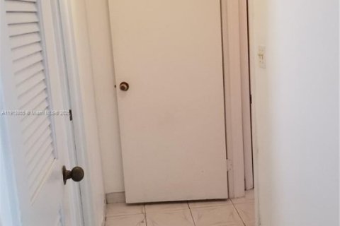 Copropriété à vendre à Hallandale Beach, Floride: 1 chambre, 58.06 m2 № 1968515 - photo 8