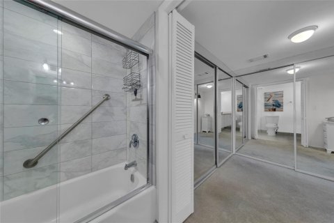 Condo in Pompano Beach, Florida, 2 bedrooms  № 2182353 - photo 14