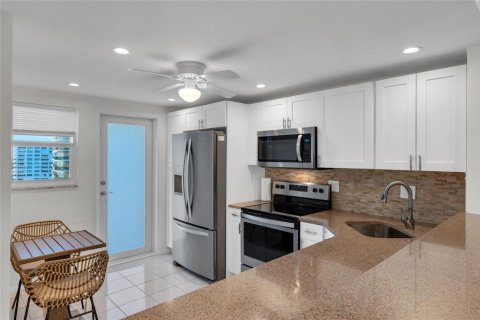 Condo in Pompano Beach, Florida, 2 bedrooms  № 2182353 - photo 5