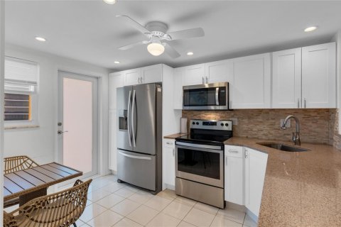 Condo in Pompano Beach, Florida, 2 bedrooms  № 2182353 - photo 29